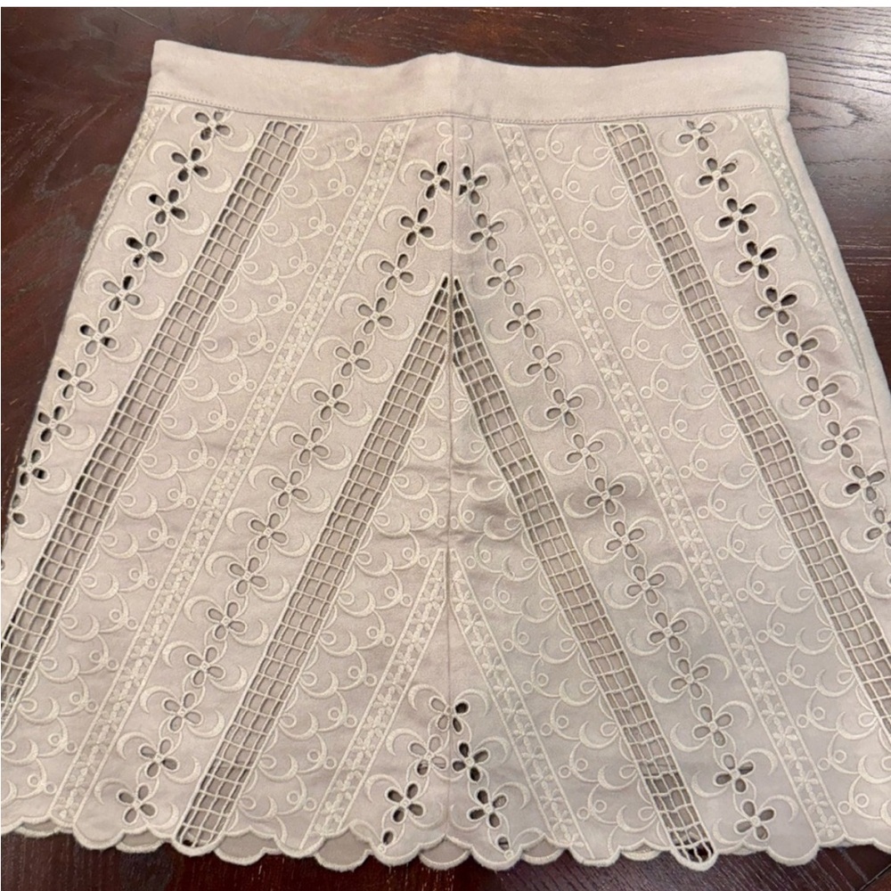 H&M light beige embroidered eyelet suede mini skirt - Picture 2 of 4